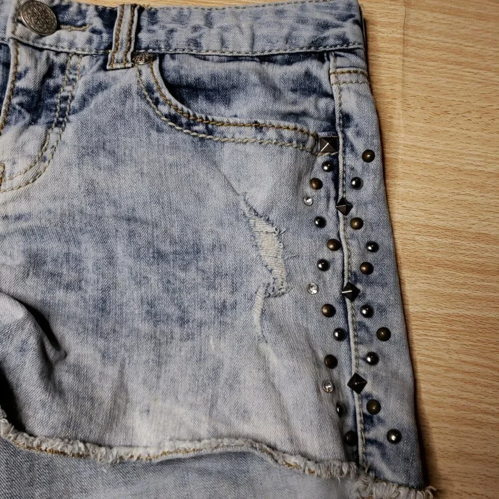 Maurices Womens Distressed Denim Shorts With Stud Detail  5-6